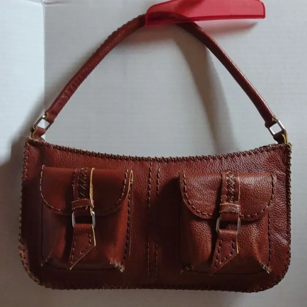 Vintage Rugged Leather Purse. P1